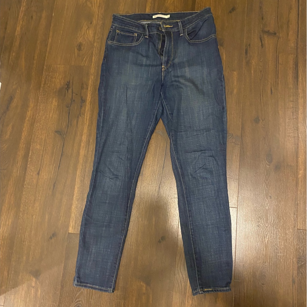 Levi’s dark wash skinny jeans